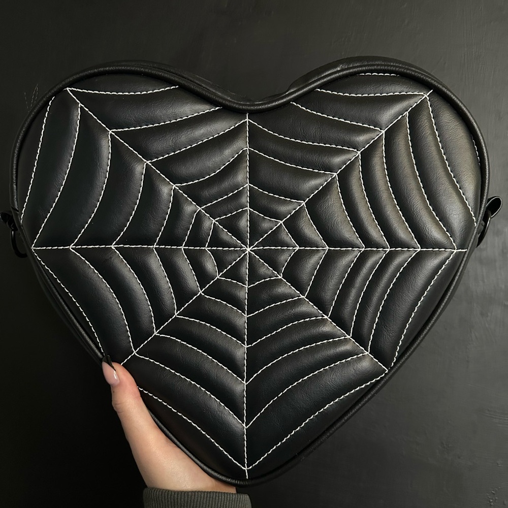 LPS Web Heart Bag